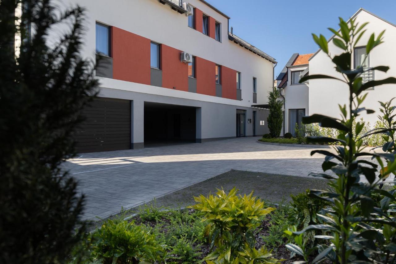 Dotis Apartman טטה מראה חיצוני תמונה