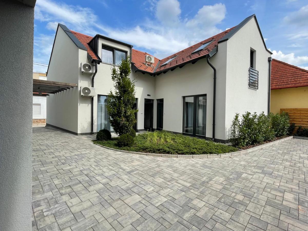 Dotis Apartman טטה מראה חיצוני תמונה